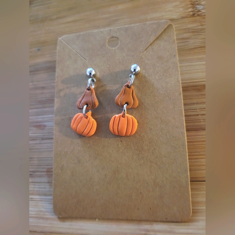 Dangling pumpkin Earrings